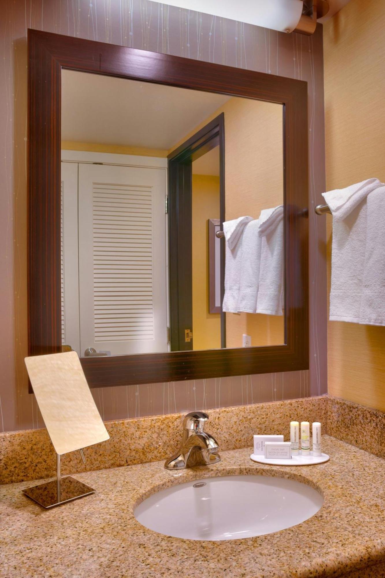 Courtyard By Marriott Salt Lake City Санди Экстерьер фото