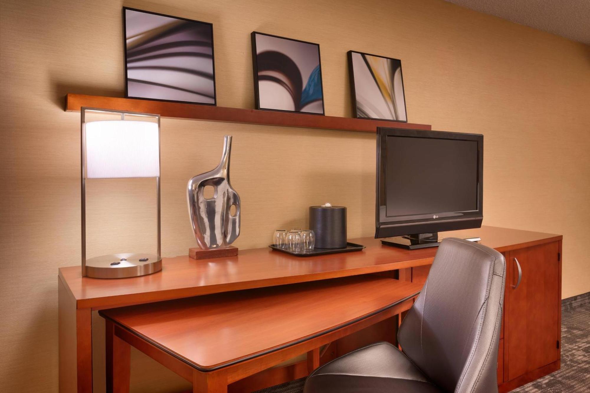 Courtyard By Marriott Salt Lake City Санди Экстерьер фото