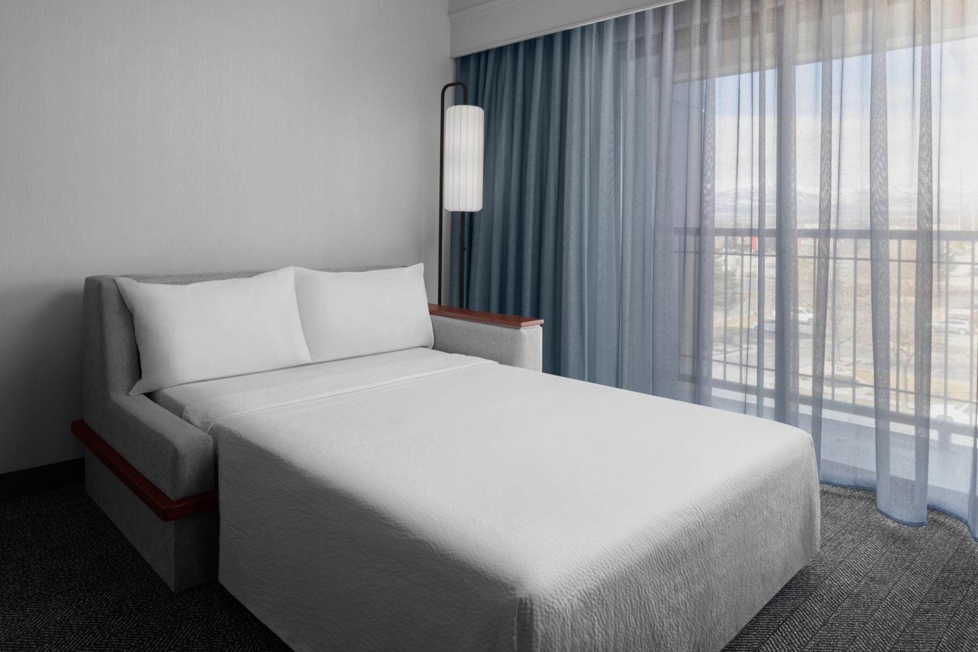 Courtyard By Marriott Salt Lake City Санди Экстерьер фото