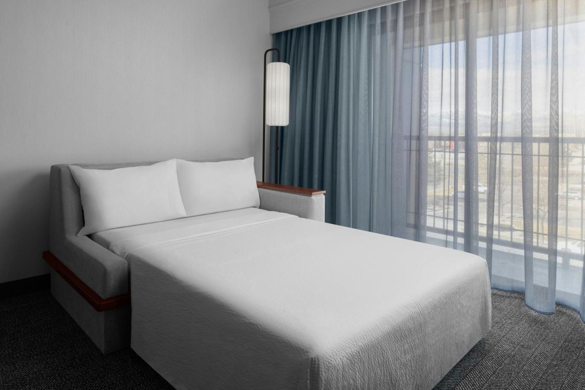 Courtyard By Marriott Salt Lake City Санди Экстерьер фото