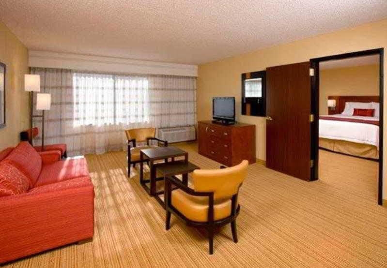 Courtyard By Marriott Salt Lake City Санди Экстерьер фото